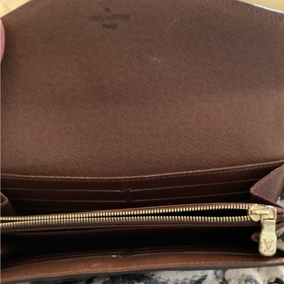Louis Vuitton Sarah Wallet - Picture 15 of 16